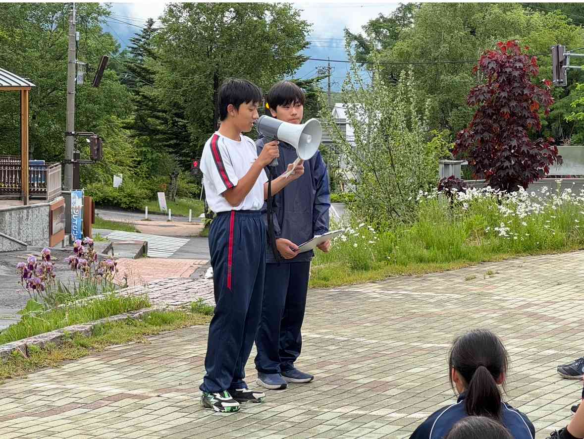 開校式の司会者です。