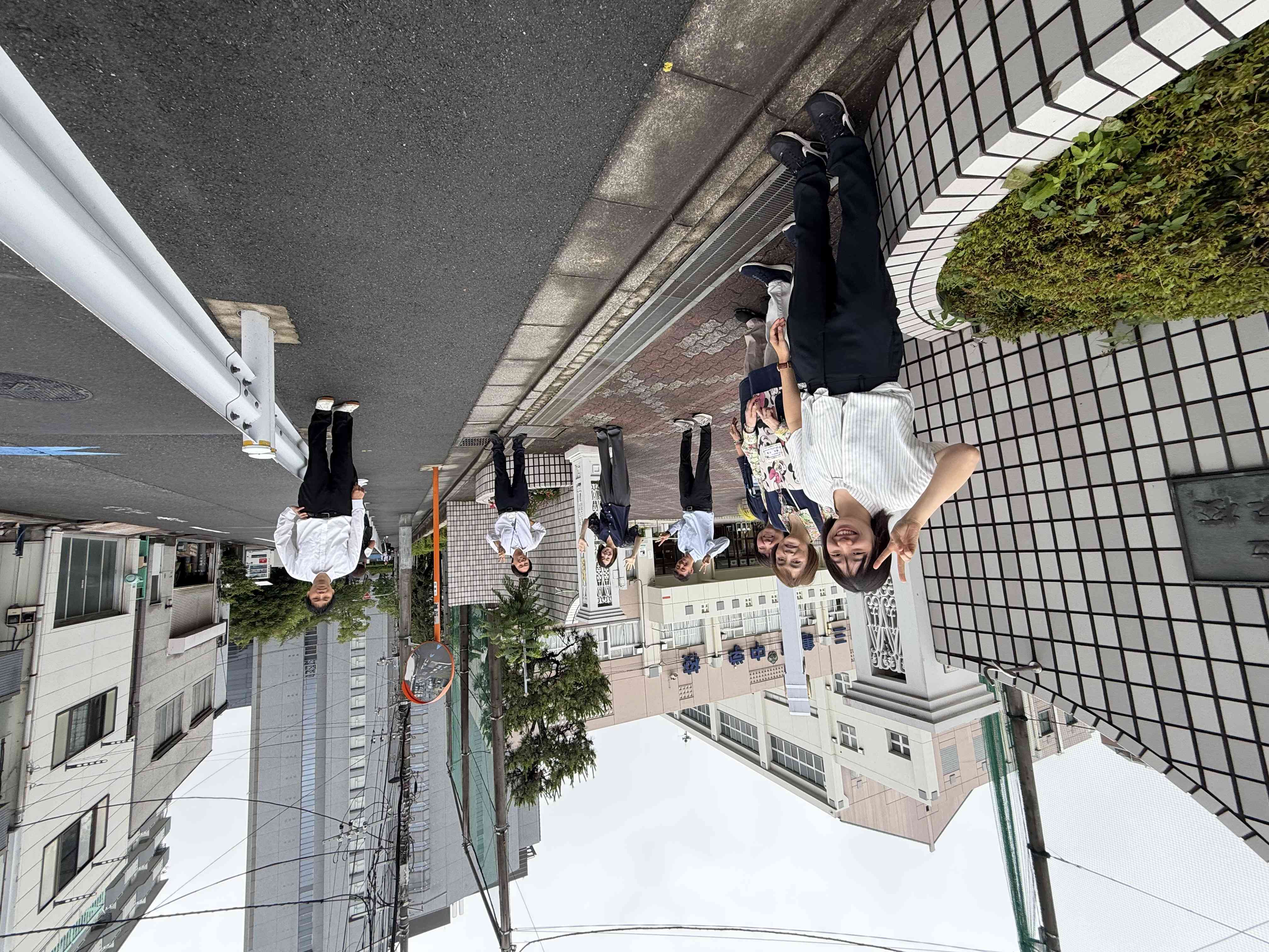 教員はみんなで見送っています♪